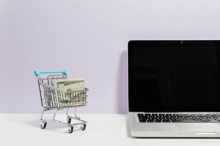 Oszustwo w sklepie internetowym – jak się przed tym uchronić?